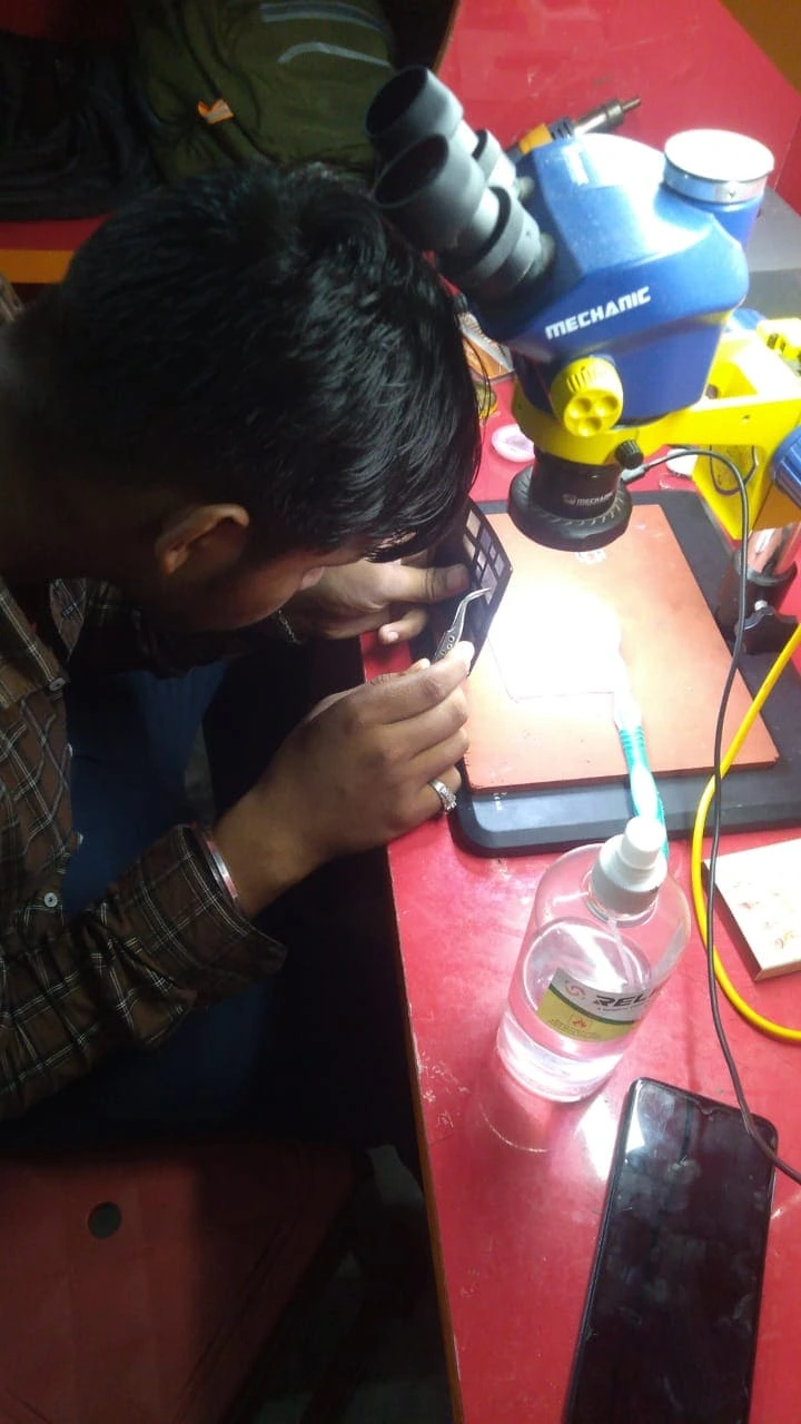 Mobile Repairing Desk